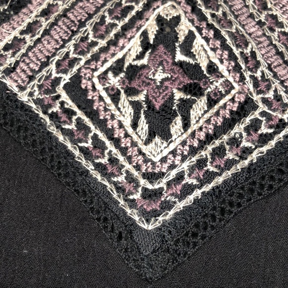 Knox Rose embroidered sleeveless swing top w/lace & keyhole back -size M - Picture 4 of 15